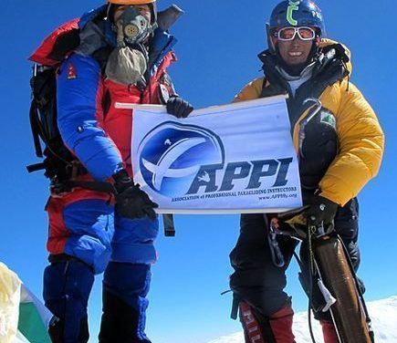 Sano Babu Sunuwar y Lakpa Tsheri Sherpa, elegidos como aventureros del 2012 por los usuarios de National Geographic.