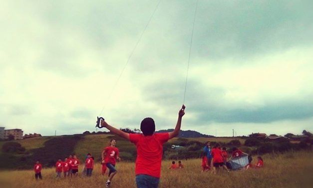 Niñ@s y cometas en Parapente Sopelana!