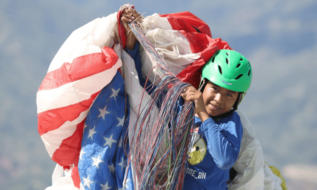 La Inspiradora Historia de Aldon Pérez, el Niño que Domina el Parapente